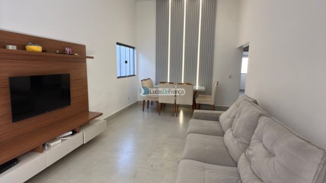 Casa Moderna à Venda no Buritis 4 – Quadra 18
