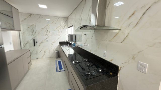 Casa Moderna à Venda no Buritis 4 – Quadra 18