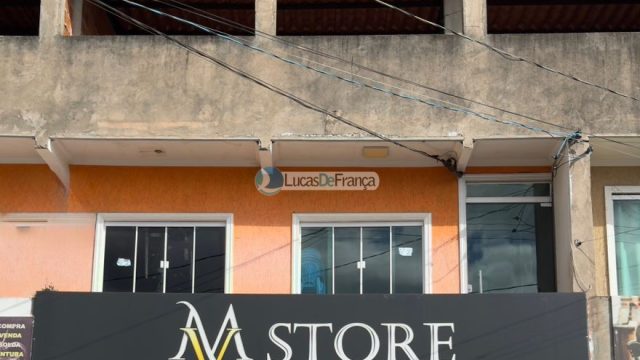 Sobrado com loja comercial e terraço no Arapoangas – Avenida Comercial