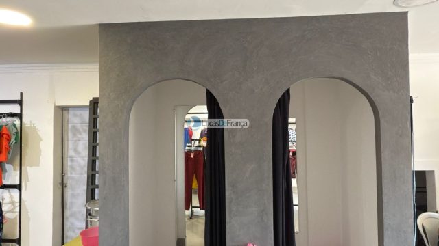 Sobrado com loja comercial e terraço no Arapoangas – Avenida Comercial