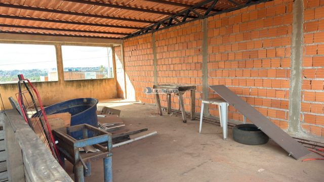 Sobrado com loja comercial e terraço no Arapoangas – Avenida Comercial