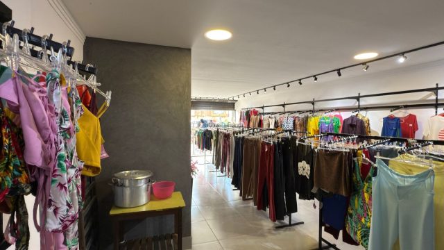 Sobrado com loja comercial e terraço no Arapoangas – Avenida Comercial