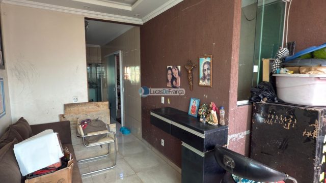 Sobrado com loja comercial e terraço no Arapoangas – Avenida Comercial
