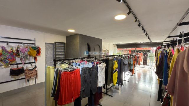 Sobrado com loja comercial e terraço no Arapoangas – Avenida Comercial