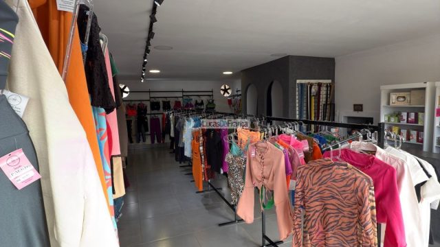 Sobrado com loja comercial e terraço no Arapoangas – Avenida Comercial