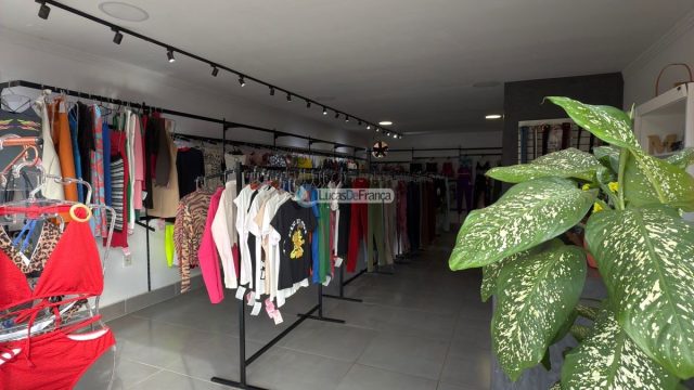 Sobrado com loja comercial e terraço no Arapoangas – Avenida Comercial