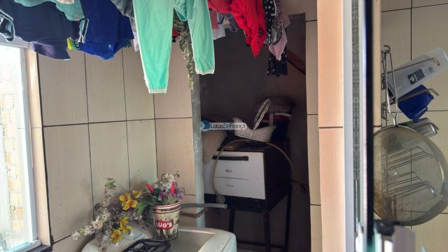 Sobrado com loja comercial e terraço no Arapoangas – Avenida Comercial