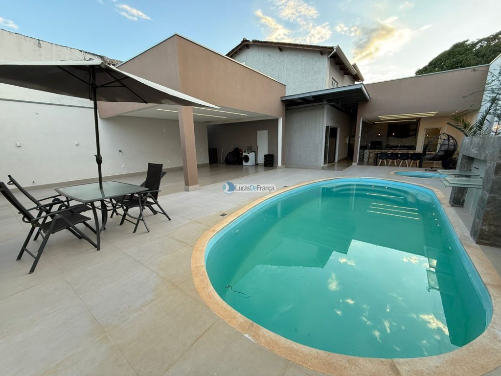 Casa à Venda na Avenida Contorno da Vila Vicentina (1)