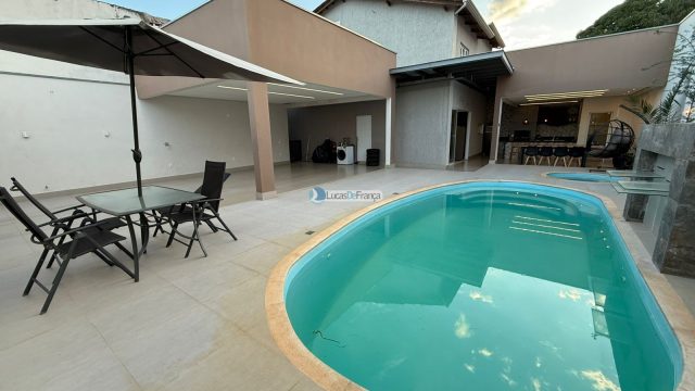 Casa à Venda na Avenida Contorno da Vila Vicentina