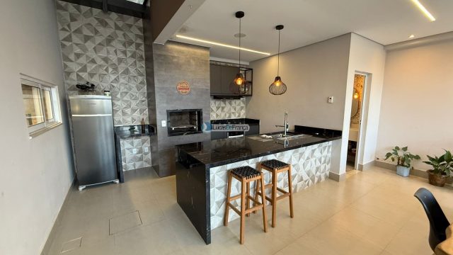 Casa à Venda na Avenida Contorno da Vila Vicentina