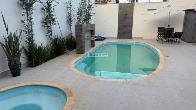 Casa à Venda na Avenida Contorno da Vila Vicentina