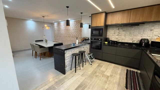 Casa à Venda na Avenida Contorno da Vila Vicentina