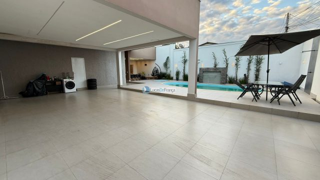 Casa à Venda na Avenida Contorno da Vila Vicentina