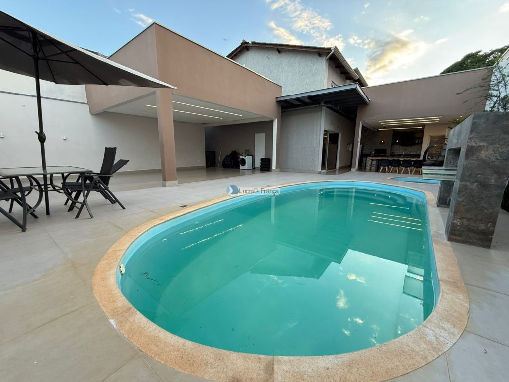 Casa à Venda na Avenida Contorno da Vila Vicentina (2)