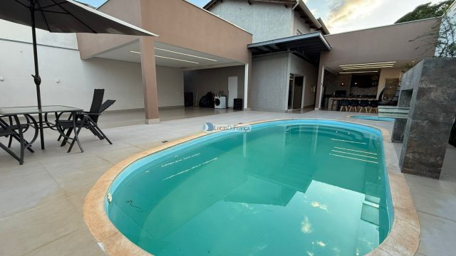 Casa à Venda na Avenida Contorno da Vila Vicentina