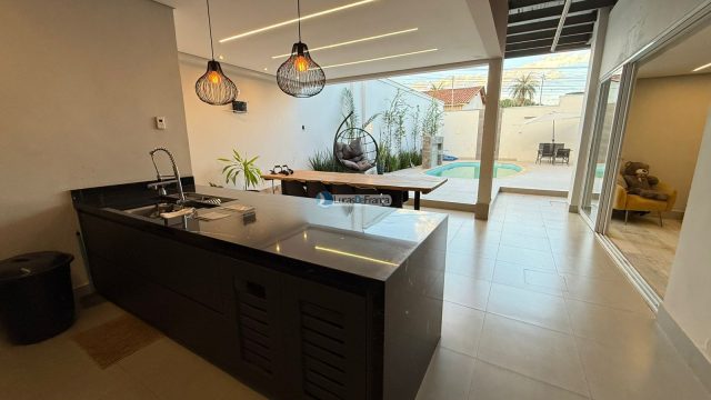 Casa à Venda na Avenida Contorno da Vila Vicentina