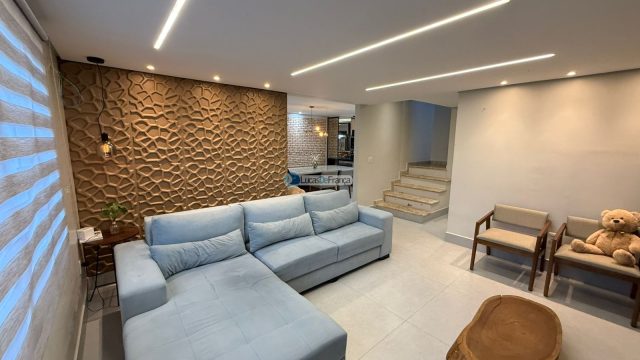 Casa à Venda na Avenida Contorno da Vila Vicentina