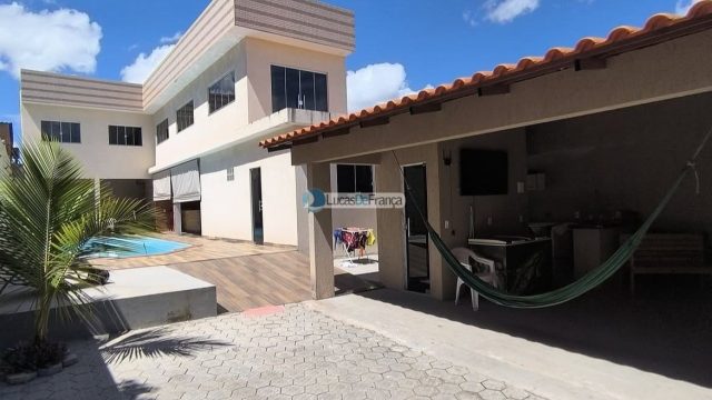 Casa de alto padrão no Arapoangas