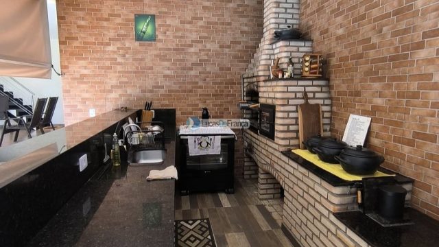 Casa de alto padrão no Arapoangas