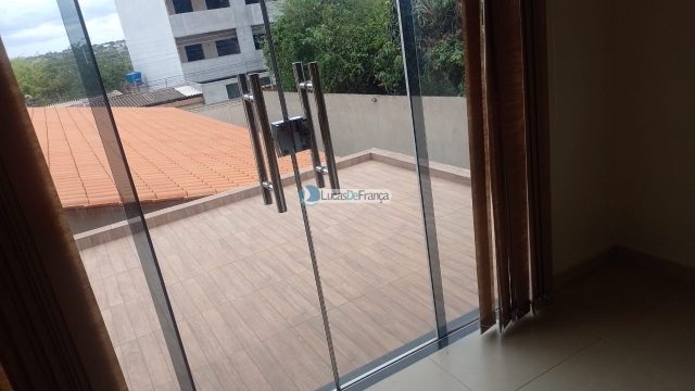 Casa de alto padrão no Arapoangas