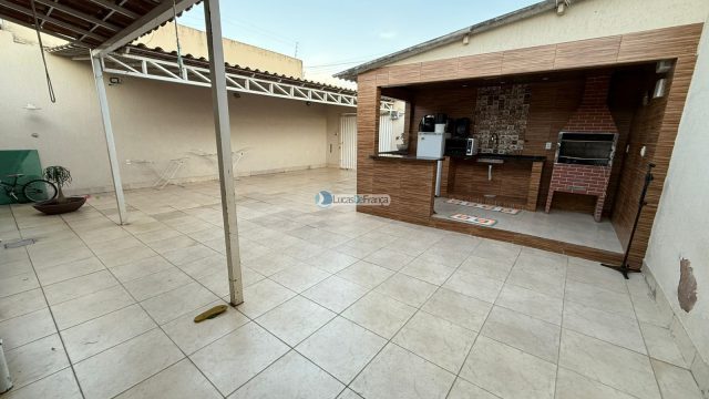 Casa na Quadra 03 (parte do meio)
