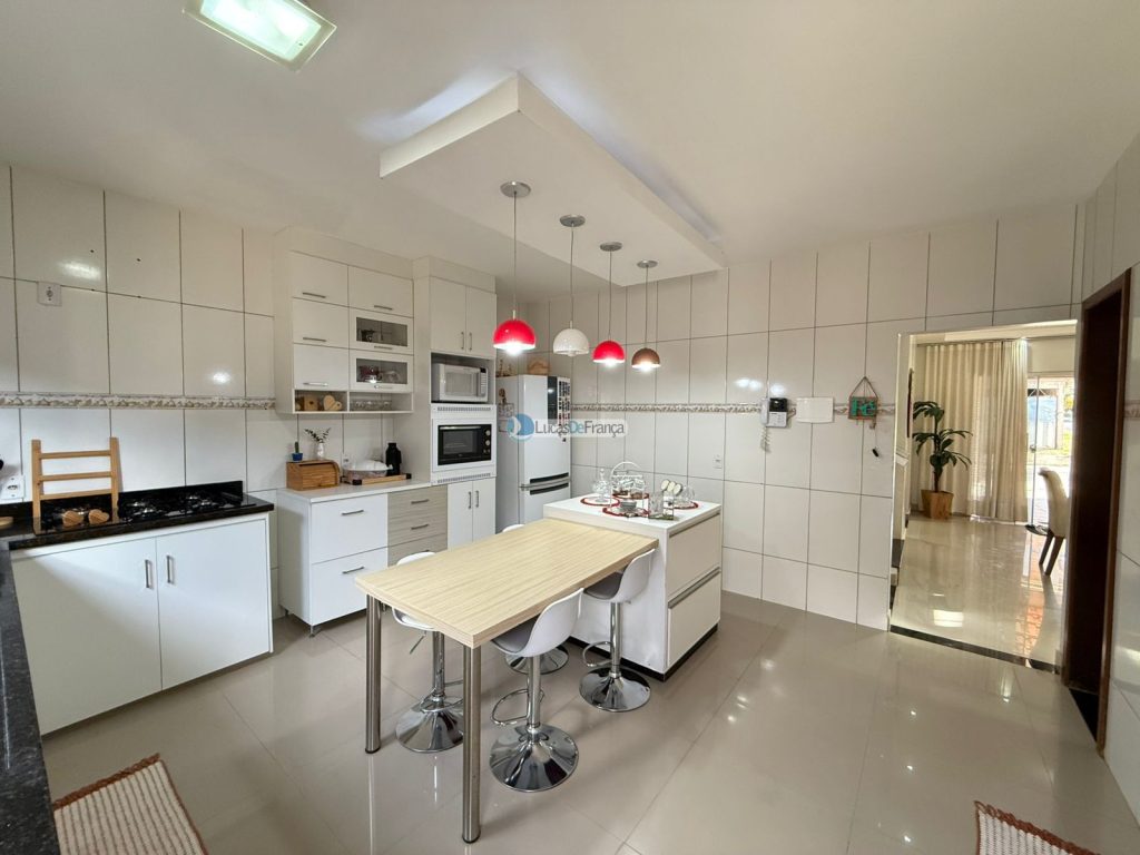 Linda e Excelente casa bem localizada. (10)