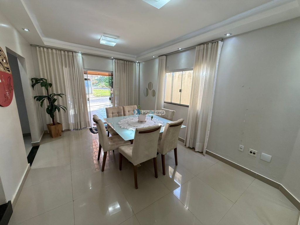 Linda e Excelente casa bem localizada. (13)