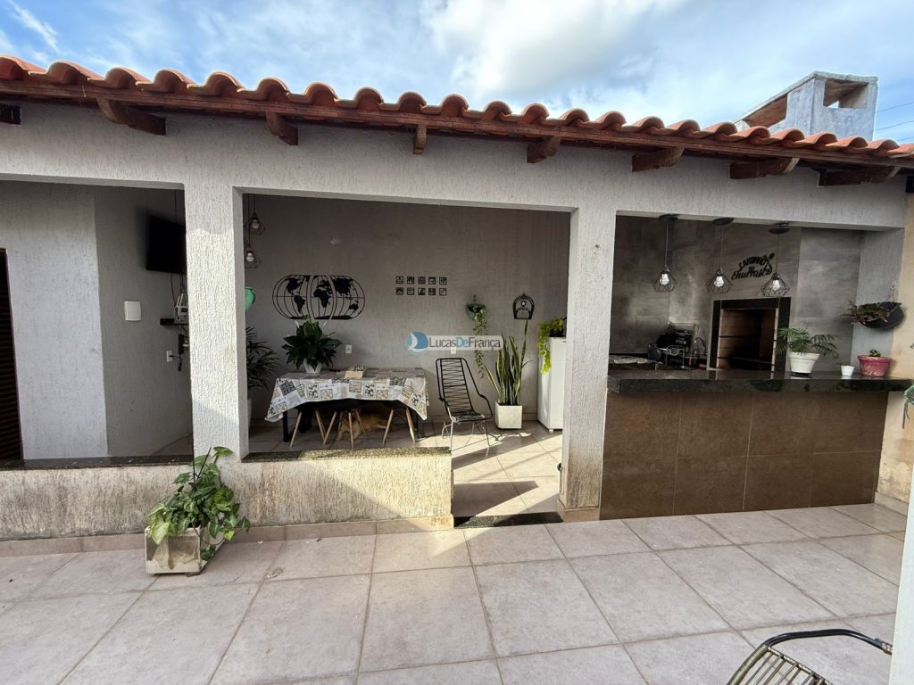 Linda e Excelente casa bem localizada. (15)