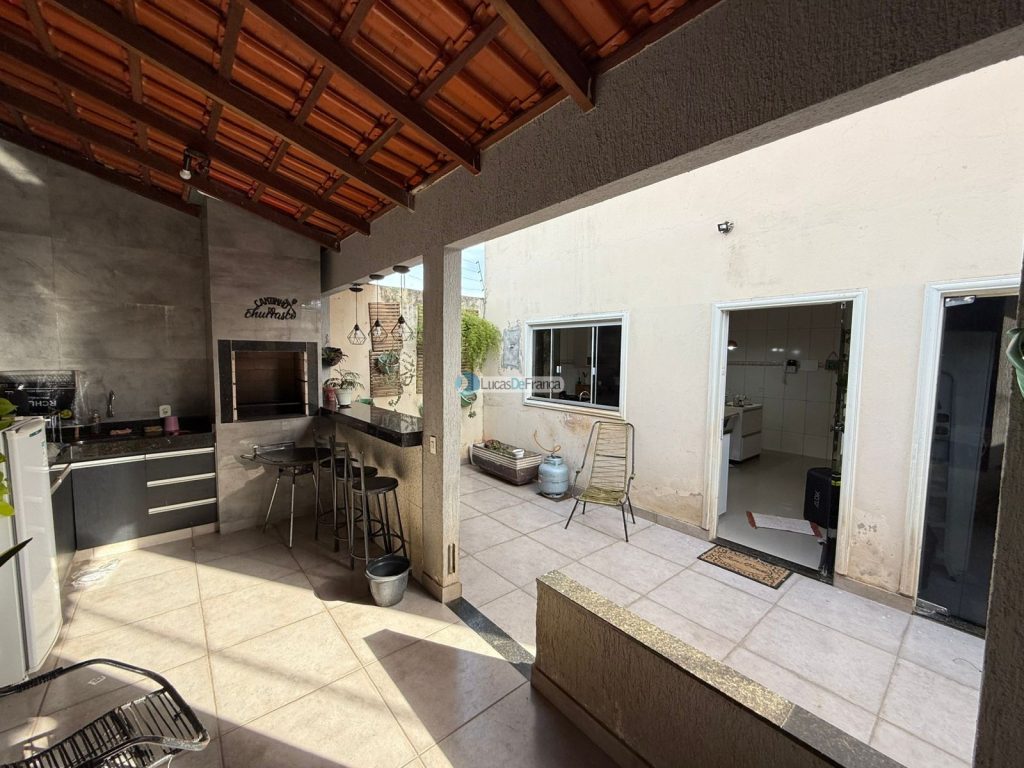 Linda e Excelente casa bem localizada. (4)