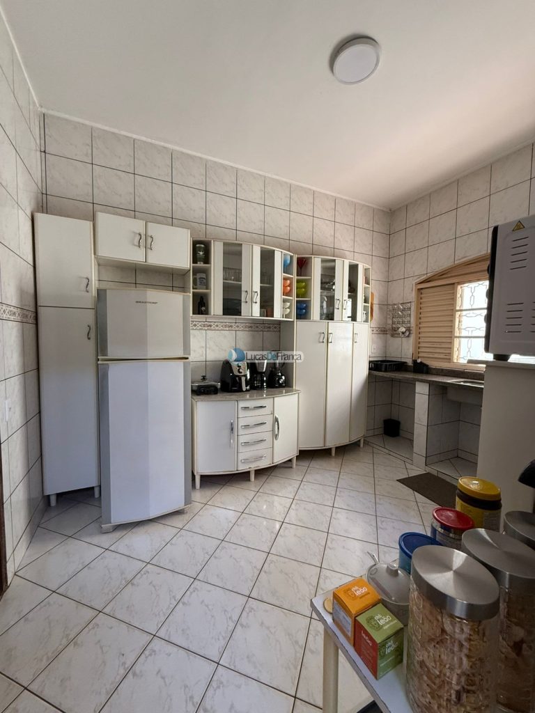 Casa Térrea com Piscina à Venda (11)