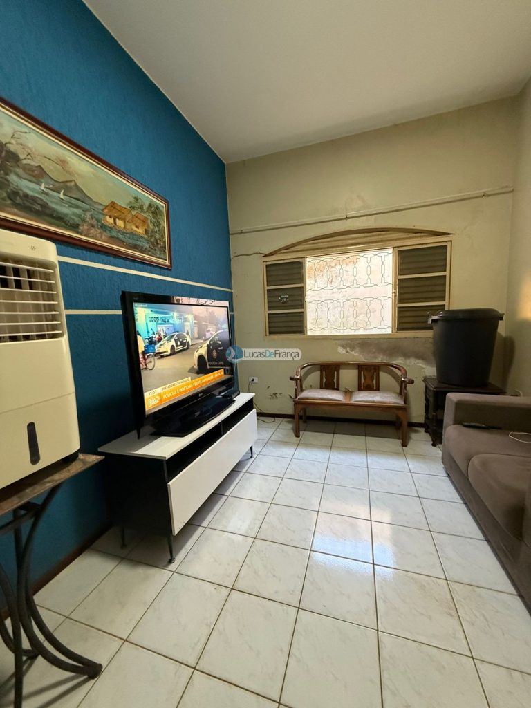 Casa Térrea com Piscina à Venda (2)