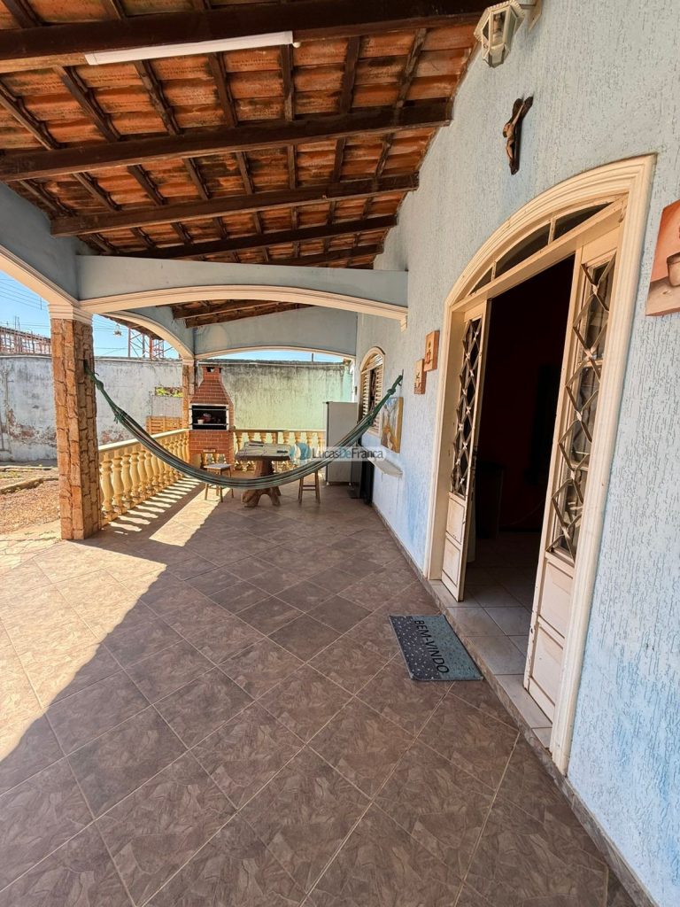 Casa Térrea com Piscina à Venda (4)