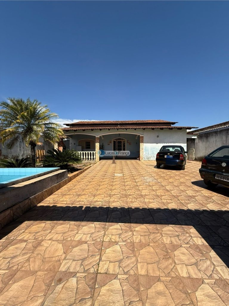 Casa Térrea com Piscina à Venda (6)