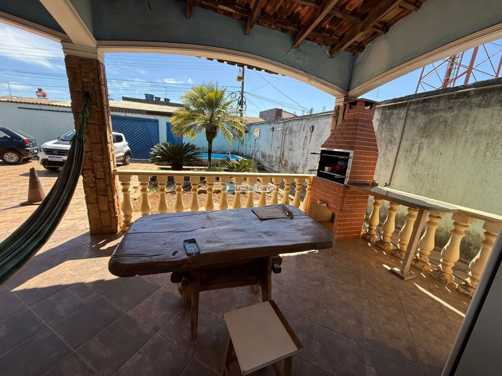 Casa Térrea com Piscina à Venda (9)