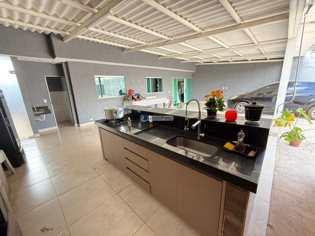 EXCELENTE IMÓVEL NA RUA MATO GROSSO (2)