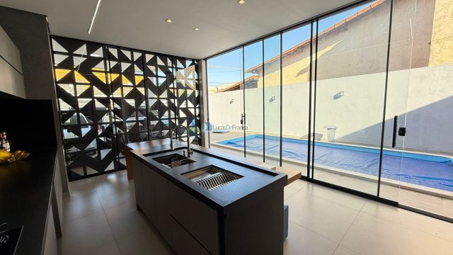 Casa de alto padrão na Avenida São Paulo, Setor Tradicional