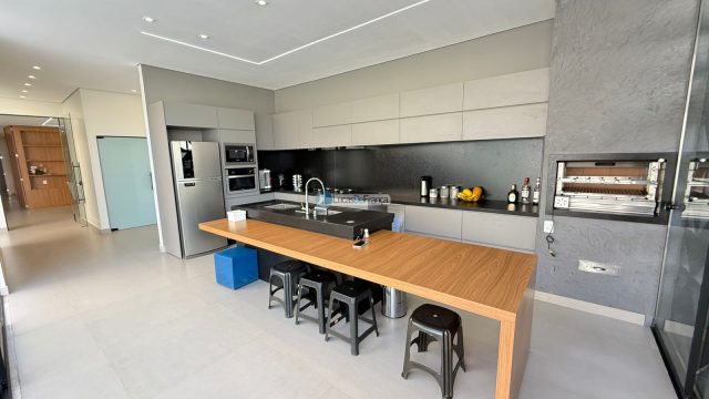 Casa de alto padrão na Avenida São Paulo, Setor Tradicional