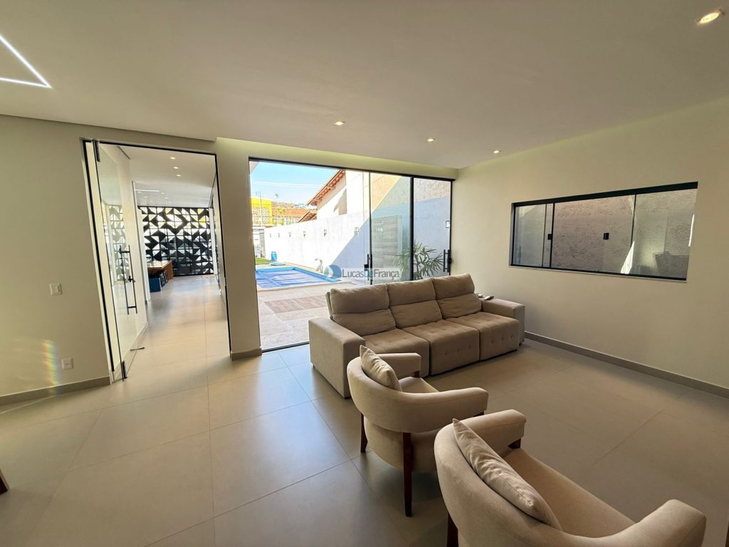 casa de alto padrão na Avenida São Paulo Setor Tradicional (2)