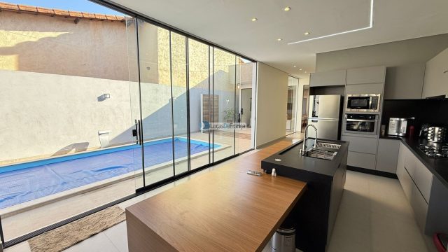 Casa de alto padrão na Avenida São Paulo, Setor Tradicional