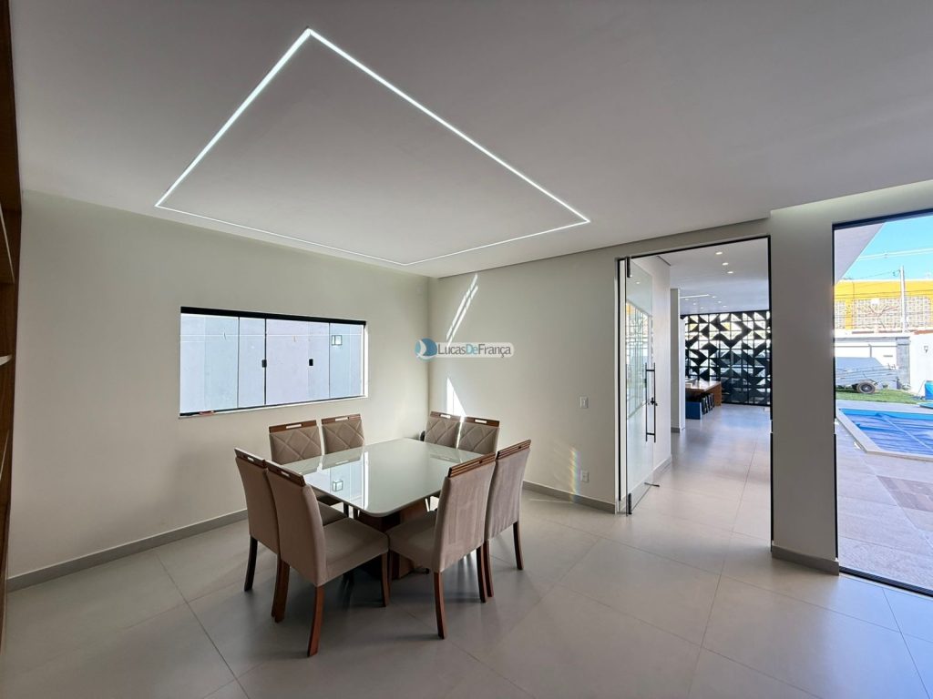 casa de alto padrão na Avenida São Paulo Setor Tradicional (9)