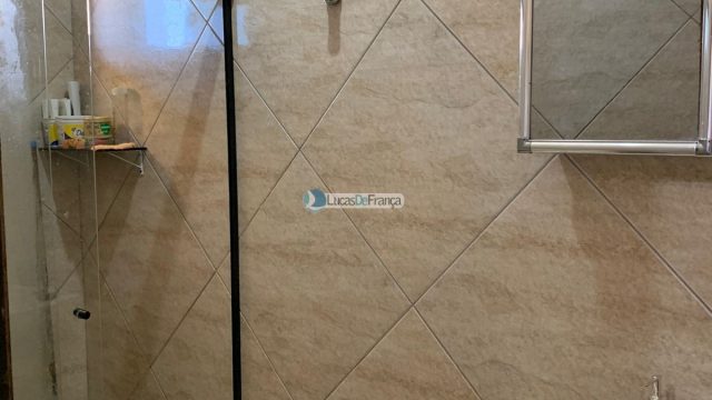 PRÉDIO NO ARAPOANGAS, AV. COMERCIAL.