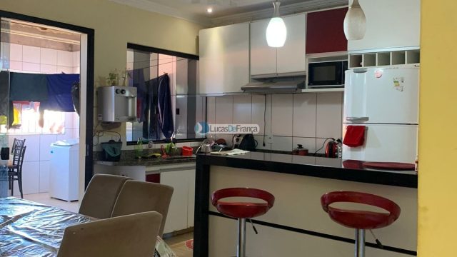 PRÉDIO NO ARAPOANGAS, AV. COMERCIAL.