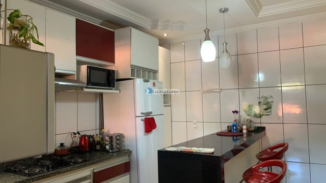 PRÉDIO NO ARAPOANGAS, AV. COMERCIAL.