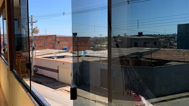 PRÉDIO NO ARAPOANGAS, AV. COMERCIAL.