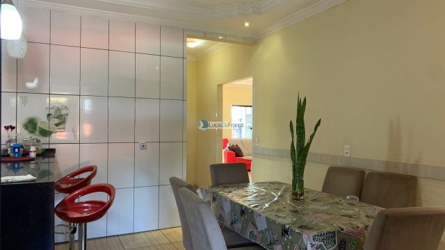 PRÉDIO NO ARAPOANGAS, AV. COMERCIAL.