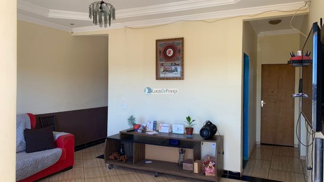 PRÉDIO NO ARAPOANGAS, AV. COMERCIAL.