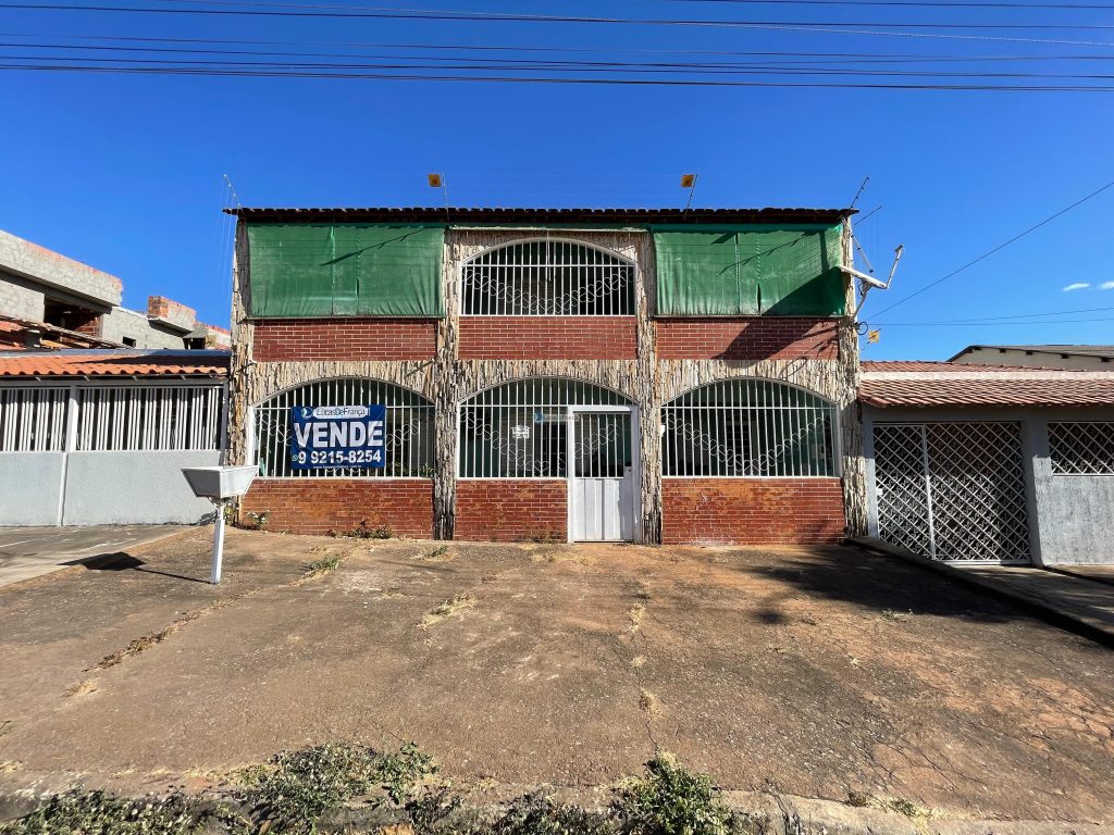 Sobrado em Lote Comercial Vila Buritis (1)