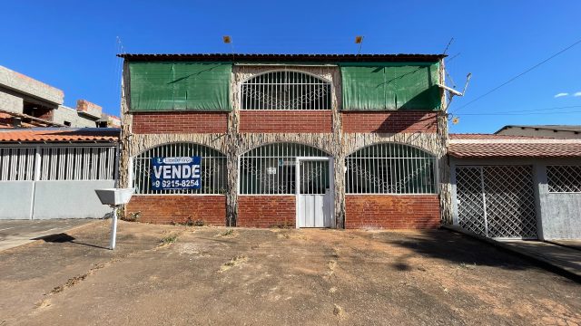 Sobrado em Lote Comercial – Vila Buritis, Quadra 02, Conjunto J