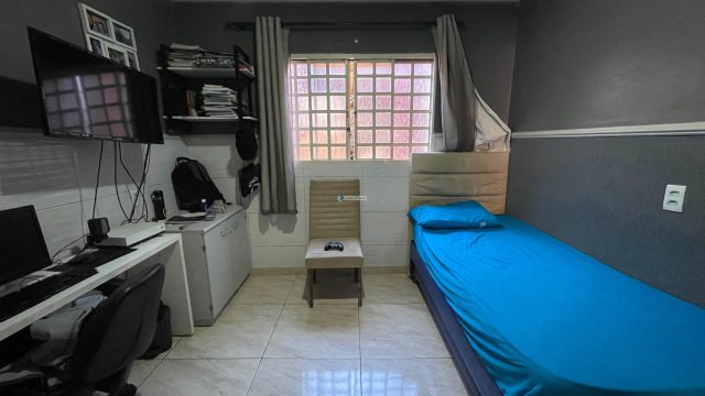 Sobrado em Lote Comercial – Vila Buritis, Quadra 02, Conjunto J