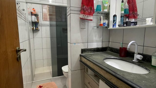 Sobrado em Lote Comercial – Vila Buritis, Quadra 02, Conjunto J